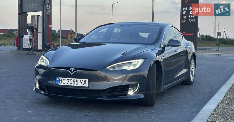 Лифтбек Tesla Model S 2016 в Львове