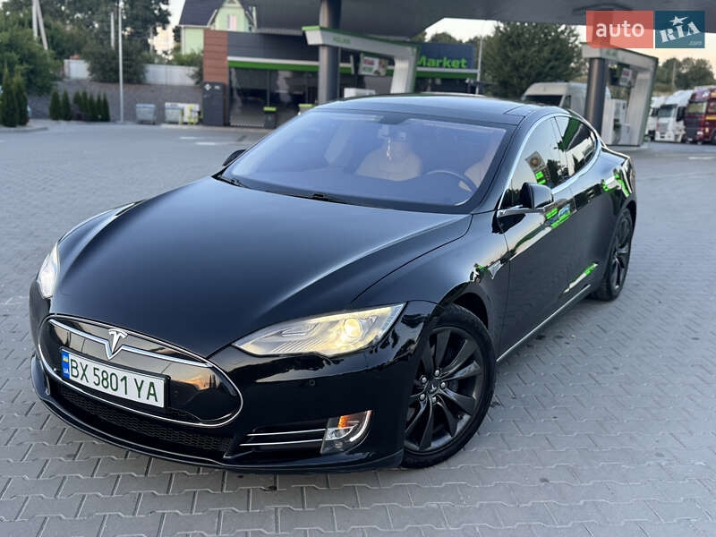 Лифтбек Tesla Model S 2014 в 