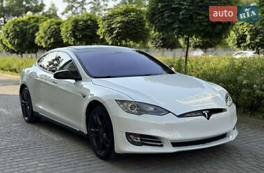 Ліфтбек Tesla Model S 2014 в 