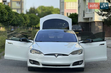 Ліфтбек Tesla Model S 2014 в 