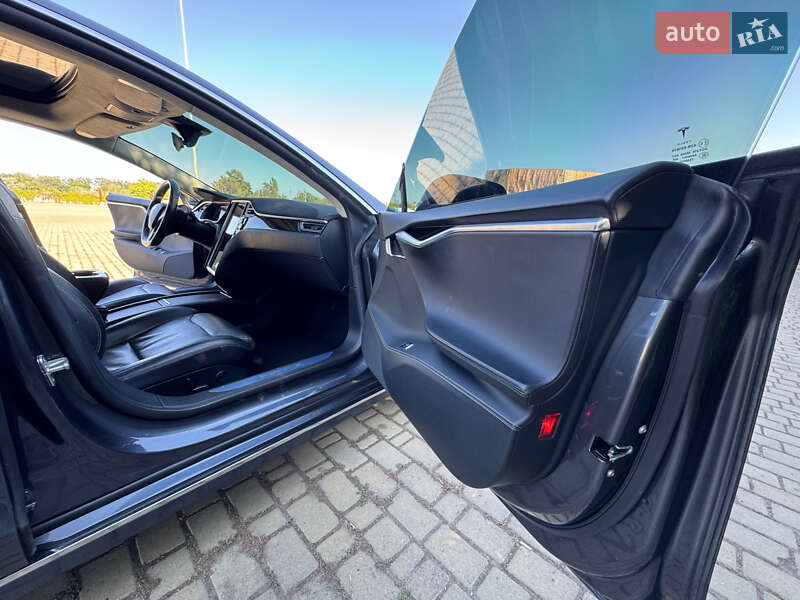Лифтбек Tesla Model S 2017 в Одессе