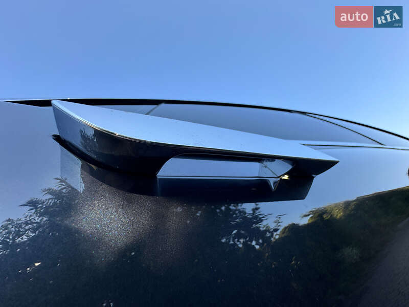 Лифтбек Tesla Model S 2017 в Одессе