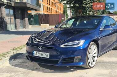 Лифтбек Tesla Model S 2017 в Ивано-Франковске