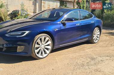 Лифтбек Tesla Model S 2017 в Ивано-Франковске