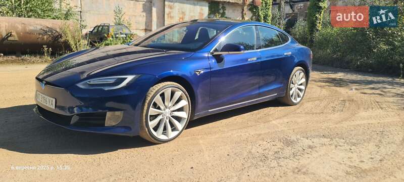 Лифтбек Tesla Model S 2017 в Ивано-Франковске