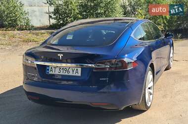 Лифтбек Tesla Model S 2017 в Ивано-Франковске