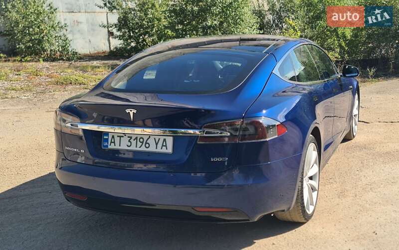 Лифтбек Tesla Model S 2017 в Ивано-Франковске