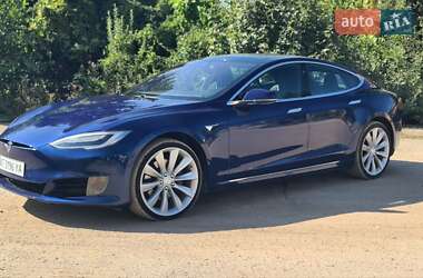 Лифтбек Tesla Model S 2017 в Ивано-Франковске