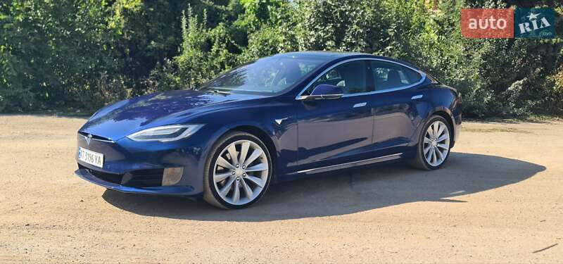 Лифтбек Tesla Model S 2017 в Ивано-Франковске