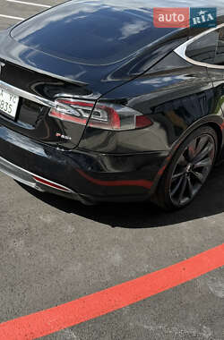 Лифтбек Tesla Model S 2013 в 