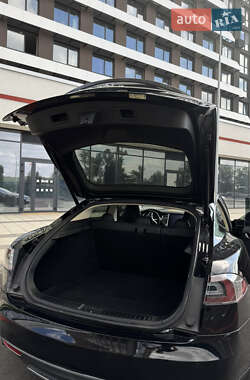 Лифтбек Tesla Model S 2013 в 