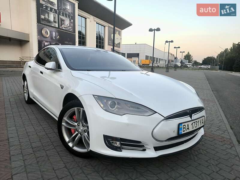 Tesla Model S 2014