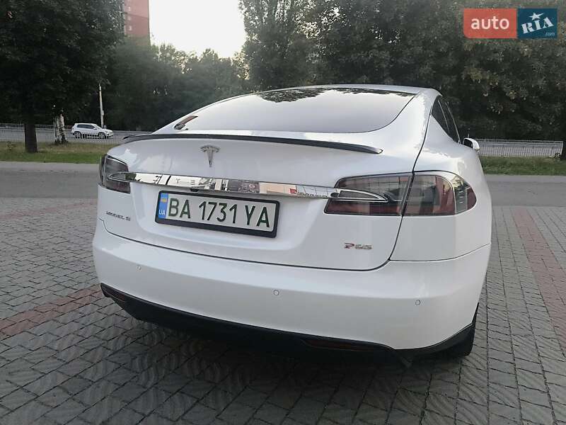 Лифтбек Tesla Model S 2014 в Днепре