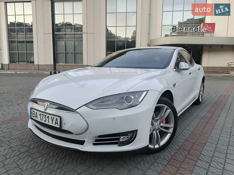 Лифтбек Tesla Model S 2014 в Днепре