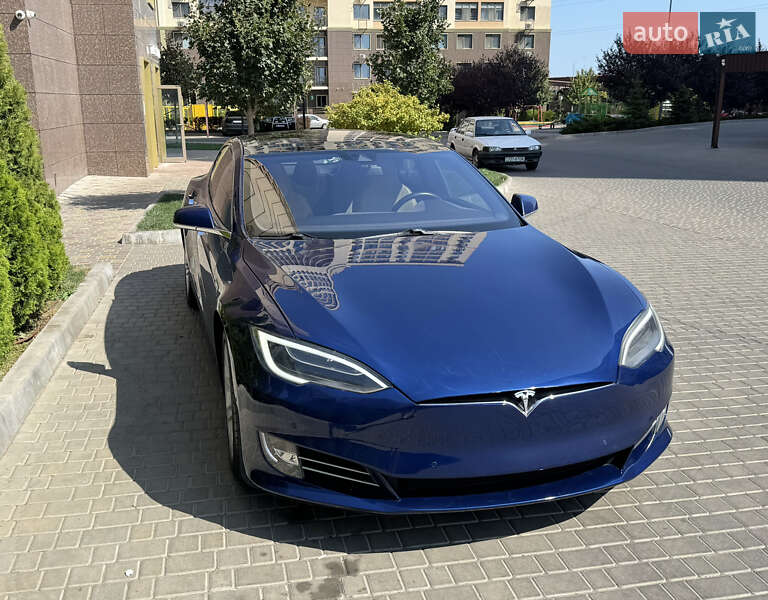 Лифтбек Tesla Model S 2016 в 