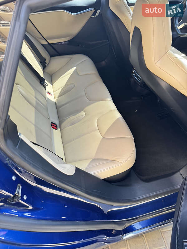 Ліфтбек Tesla Model S 2016 в Одесі