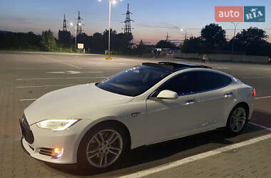 Ліфтбек Tesla Model S 2013 в Чернівцях