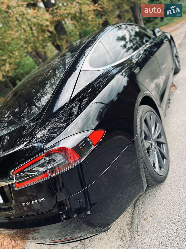 Ліфтбек Tesla Model S 2020 в Києві