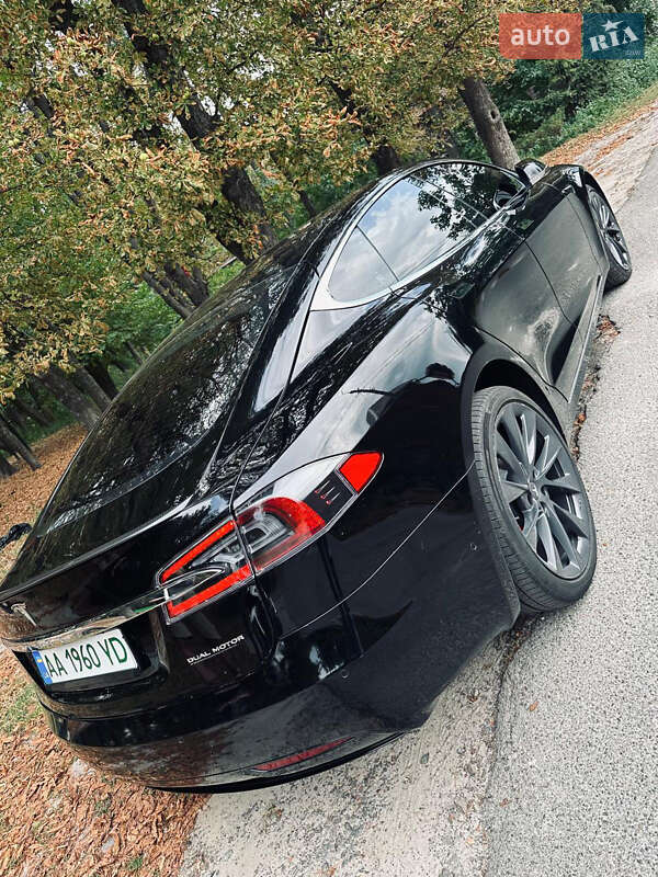 Ліфтбек Tesla Model S 2020 в Києві
