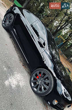 Ліфтбек Tesla Model S 2020 в 