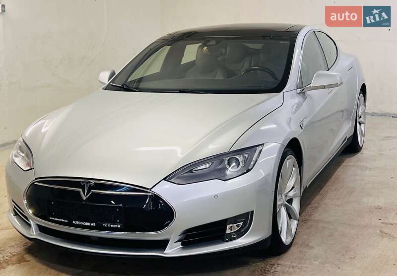Ліфтбек Tesla Model S 2015 в Києві