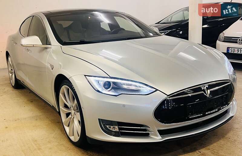 Ліфтбек Tesla Model S 2015 в Києві