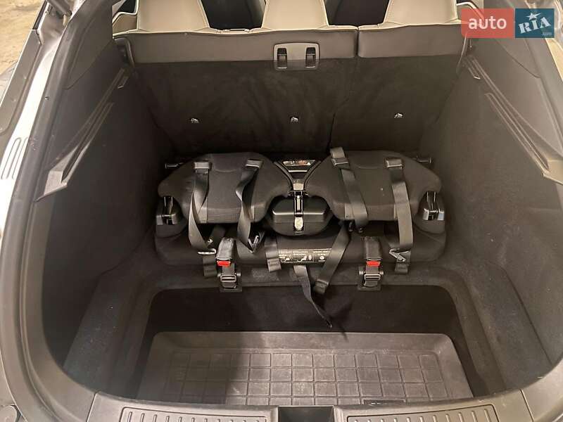 Ліфтбек Tesla Model S 2015 в Києві