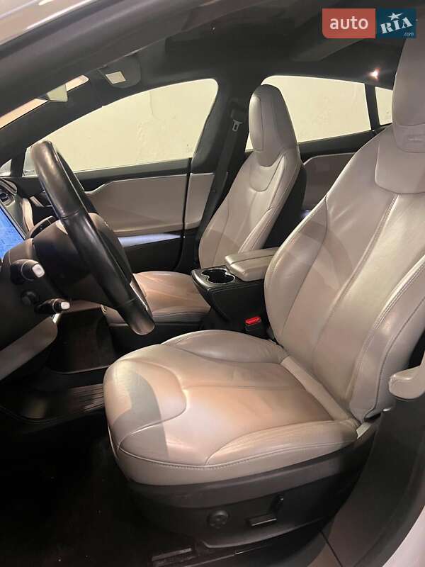 Ліфтбек Tesla Model S 2015 в Києві