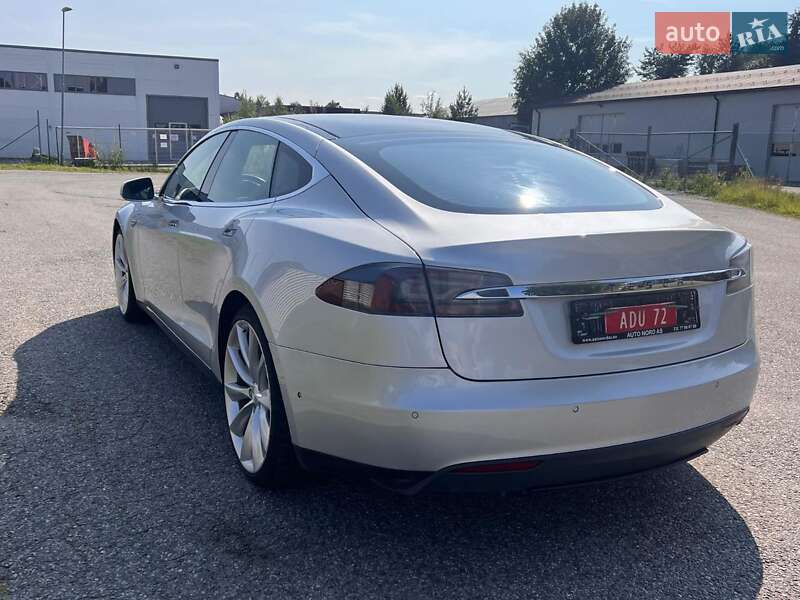 Ліфтбек Tesla Model S 2015 в Києві