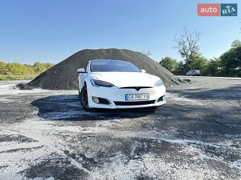 Лифтбек Tesla Model S 2016 в Черкассах