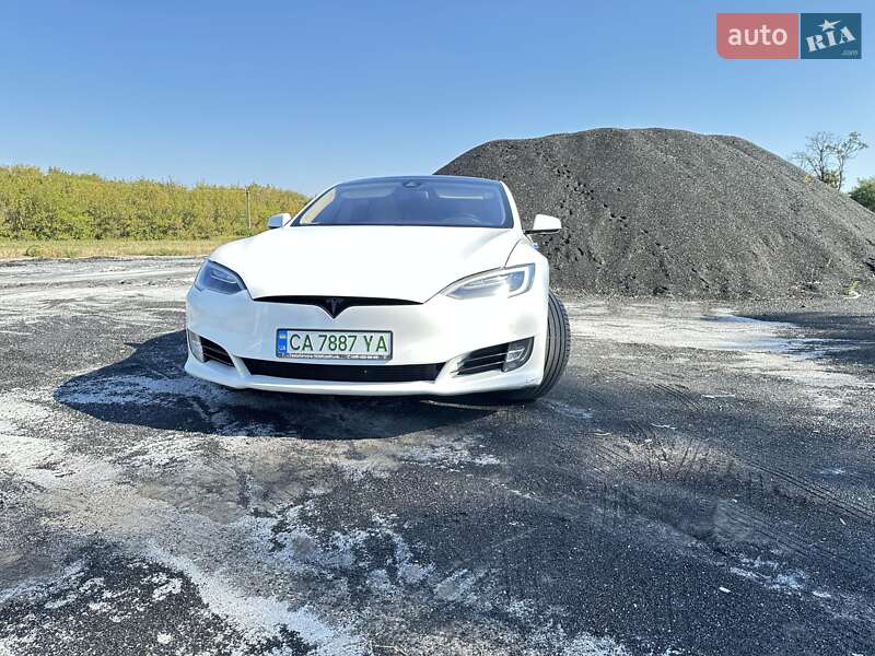Лифтбек Tesla Model S 2016 в Черкассах