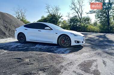 Лифтбек Tesla Model S 2016 в Черкассах