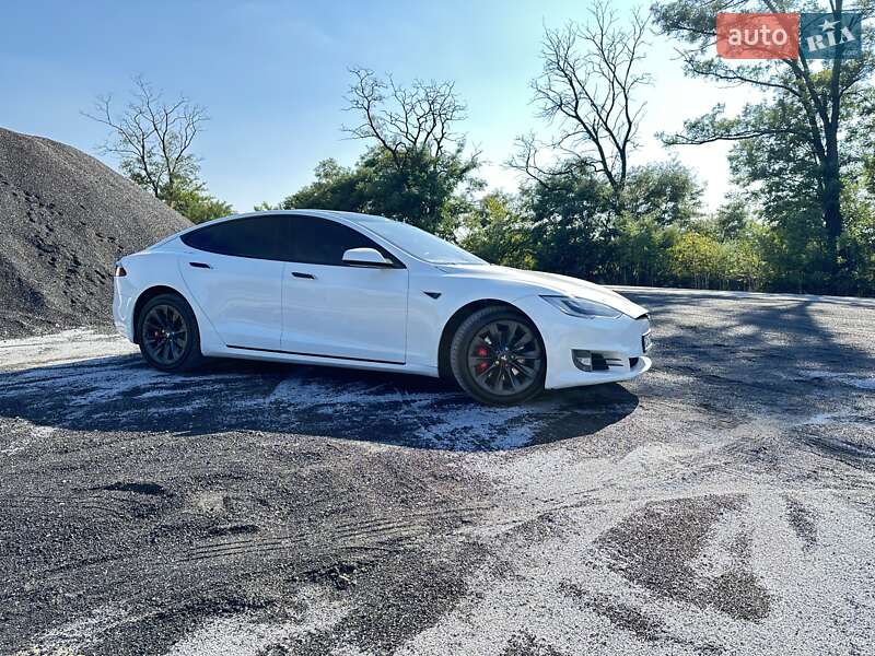 Лифтбек Tesla Model S 2016 в Черкассах фото 4 Лифтбек Tesla Model S 2016 в Черкассах