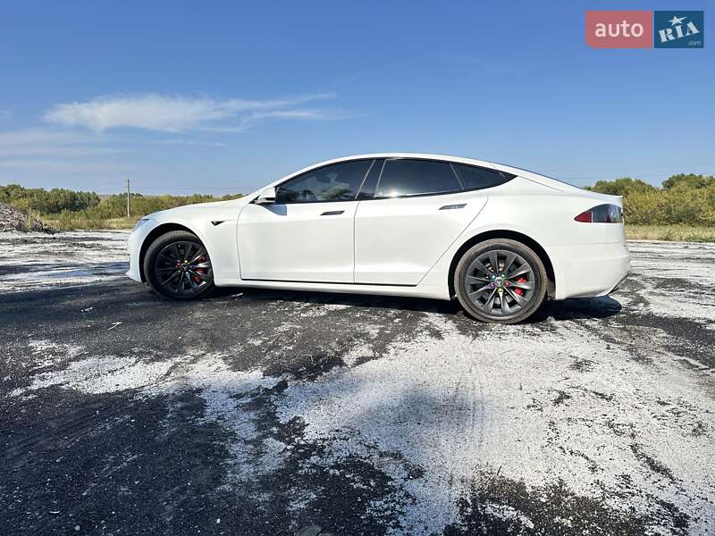Лифтбек Tesla Model S 2016 в Черкассах