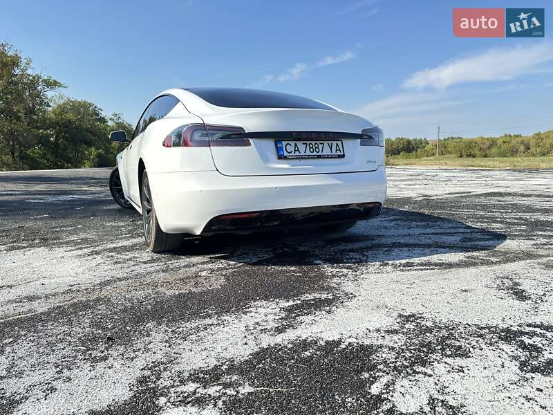 Лифтбек Tesla Model S 2016 в Черкассах