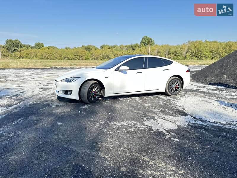 Лифтбек Tesla Model S 2016 в Черкассах