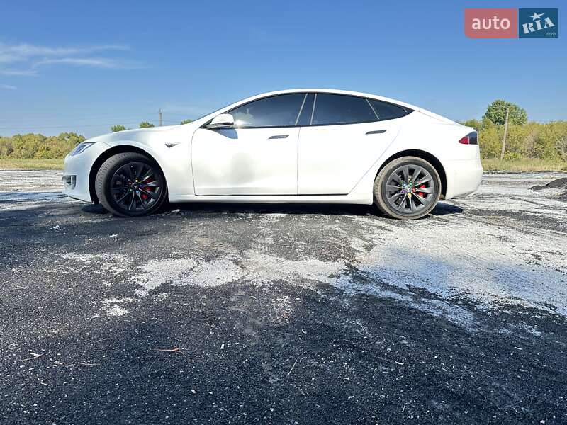 Лифтбек Tesla Model S 2016 в Черкассах