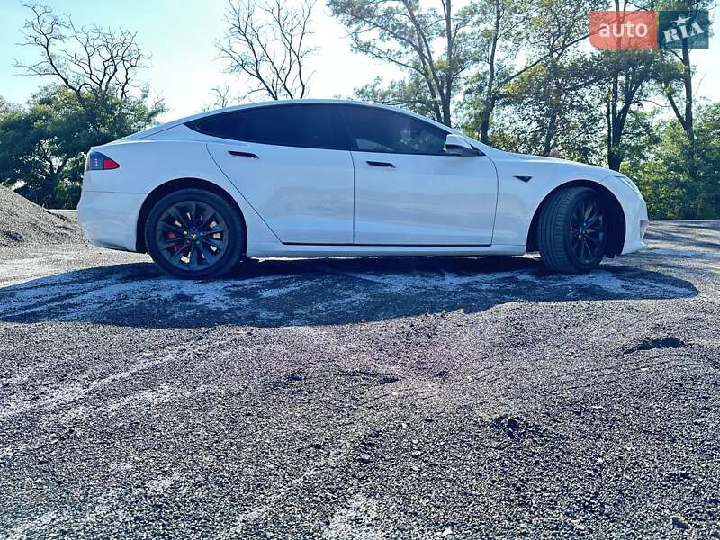 Лифтбек Tesla Model S 2016 в Черкассах