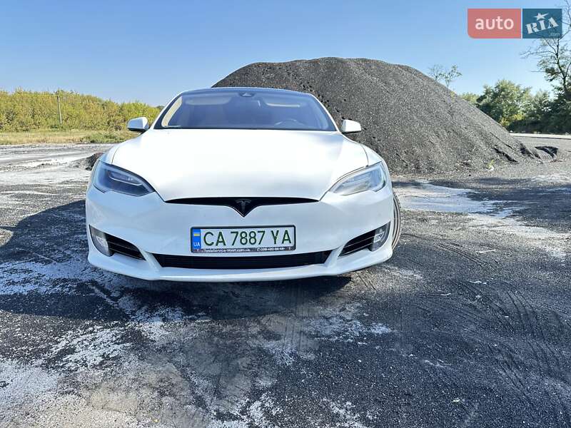 Лифтбек Tesla Model S 2016 в Черкассах