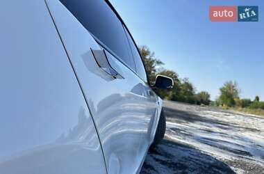 Лифтбек Tesla Model S 2016 в Черкассах