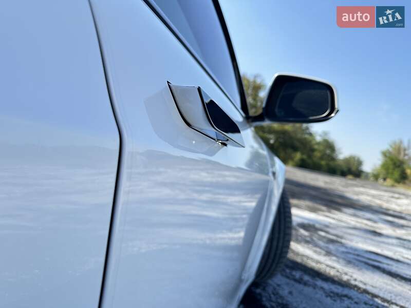 Лифтбек Tesla Model S 2016 в Черкассах