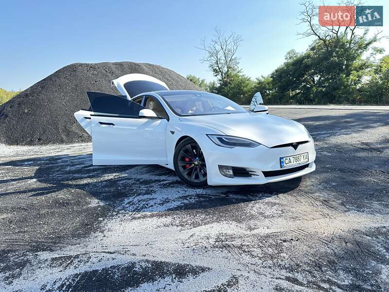 Лифтбек Tesla Model S 2016 в Черкассах