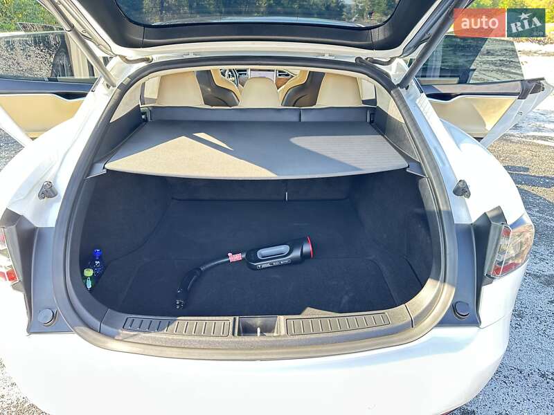 Лифтбек Tesla Model S 2016 в Черкассах фото 27 Лифтбек Tesla Model S 2016 в Черкассах