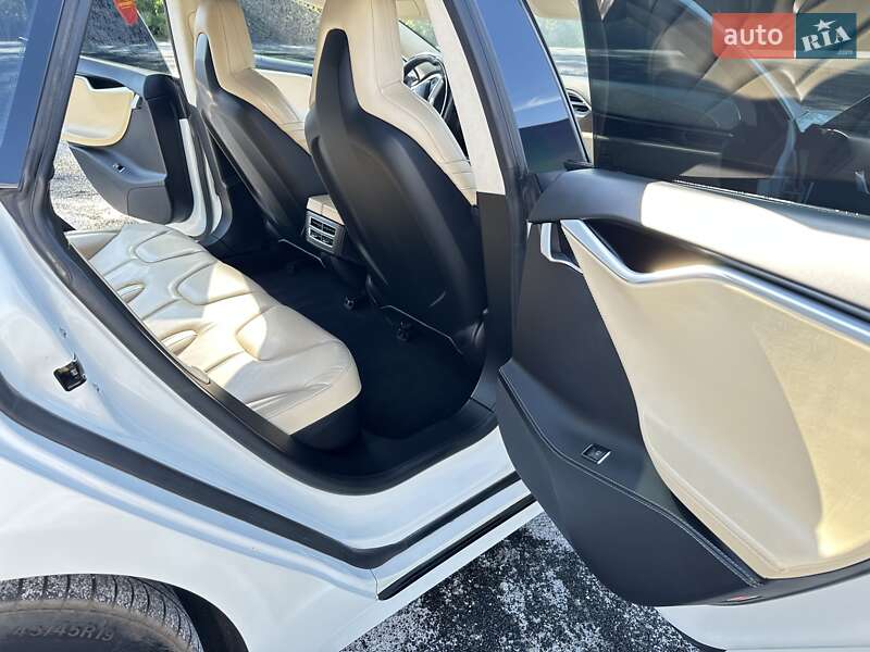 Лифтбек Tesla Model S 2016 в Черкассах