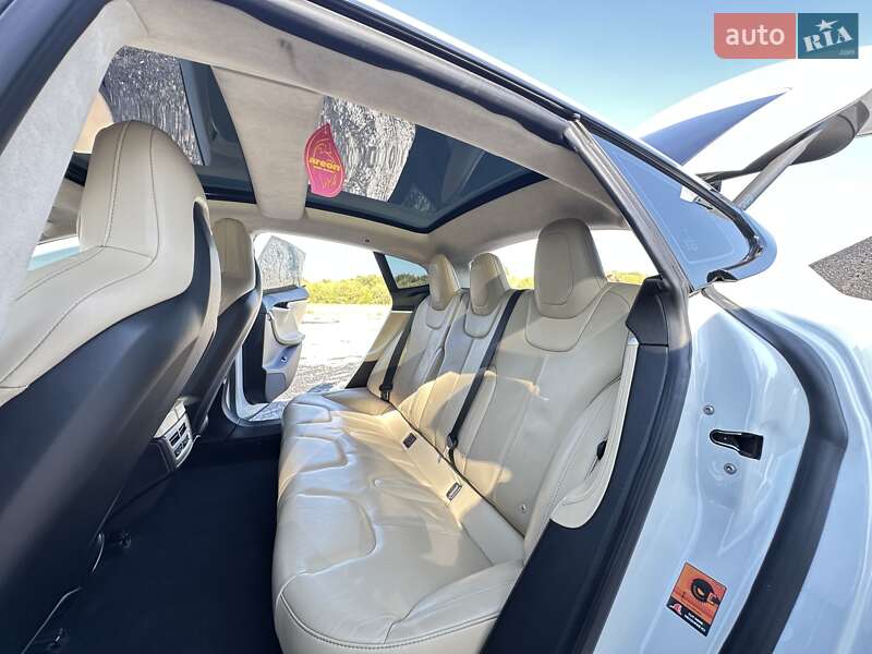 Лифтбек Tesla Model S 2016 в Черкассах
