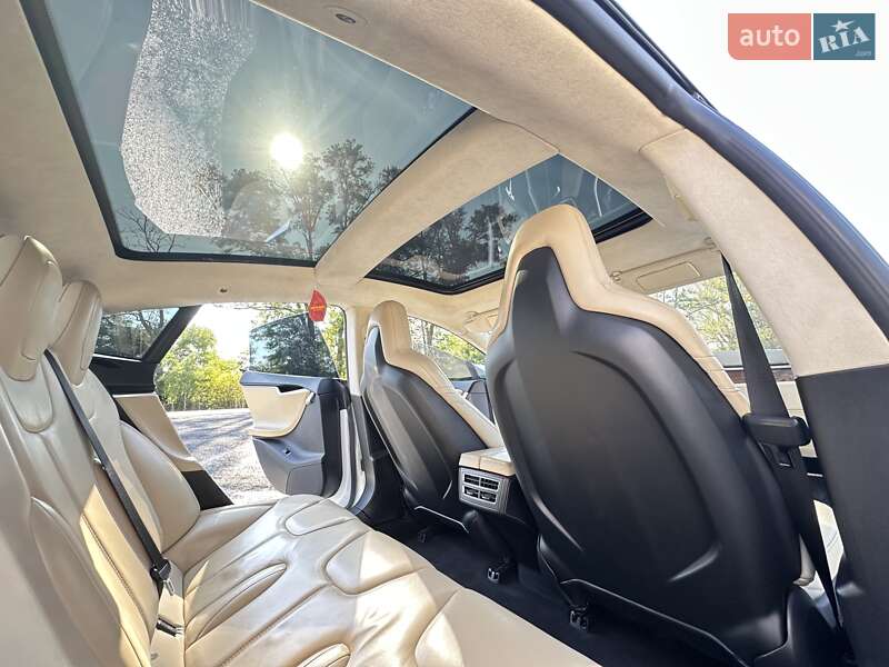 Лифтбек Tesla Model S 2016 в Черкассах