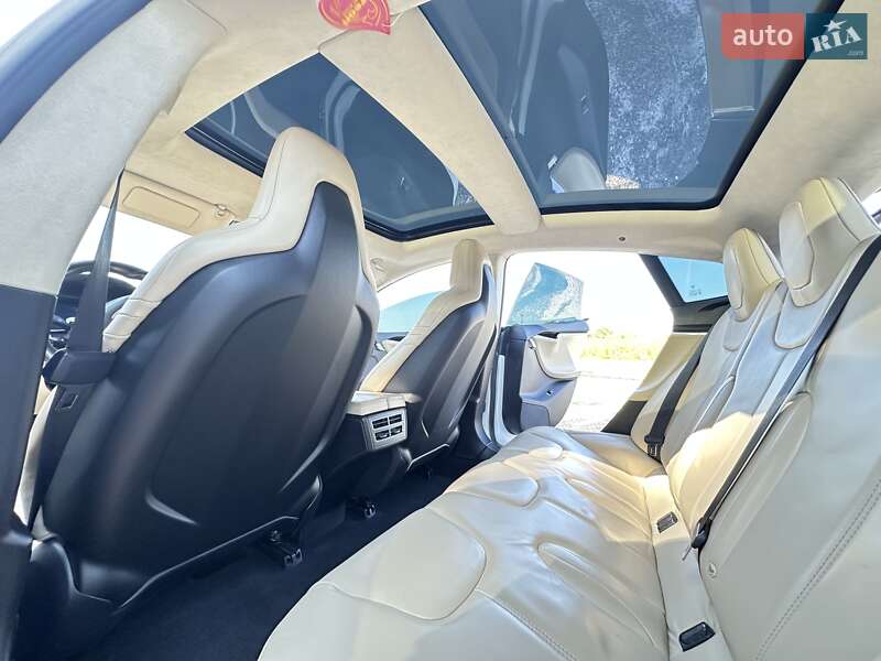 Лифтбек Tesla Model S 2016 в Черкассах