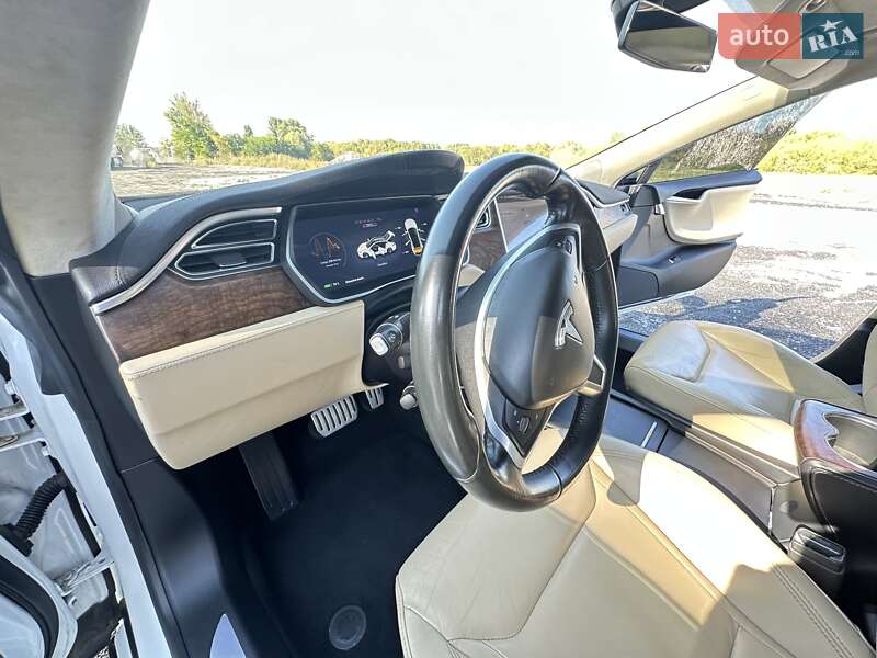 Лифтбек Tesla Model S 2016 в Черкассах
