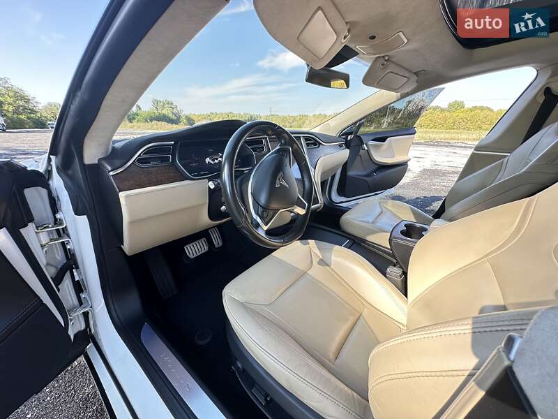 Лифтбек Tesla Model S 2016 в Черкассах