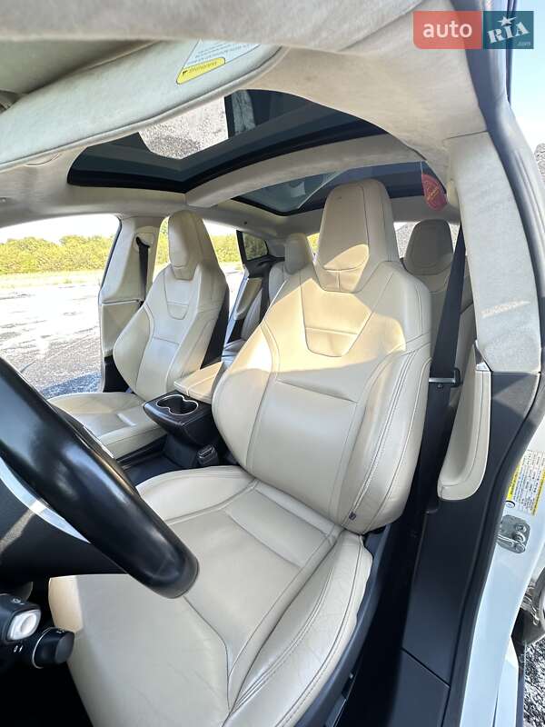 Лифтбек Tesla Model S 2016 в Черкассах